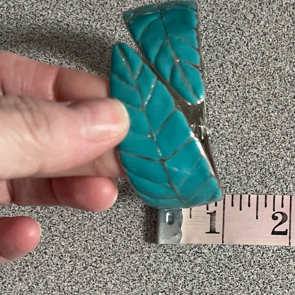 Green Leaf Enamel Metal Bracelet - Picture 6 of 6